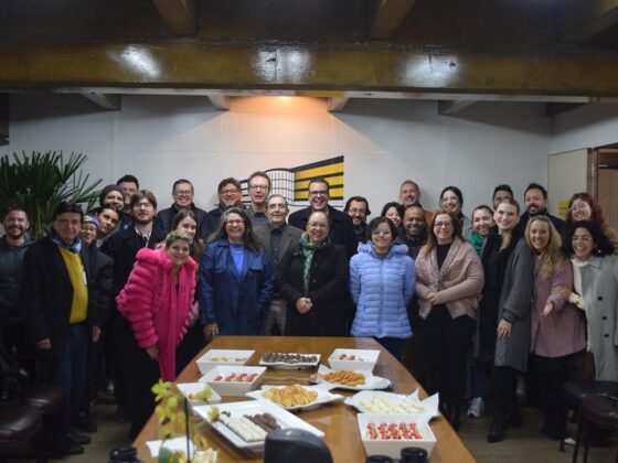 Profissionais de comunicação foram recepcionados pelo setor de Comunicação Social na manhã desta segunda-feira (Foto: Marcelo Passarella | Câmara Caxias)