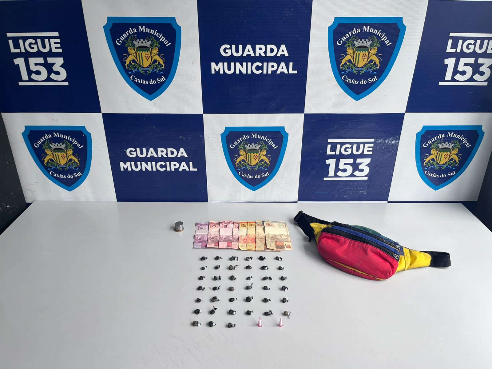 Homem é preso por tráfico de drogas no Bairro Salgado Filho, em Caxias do Sul