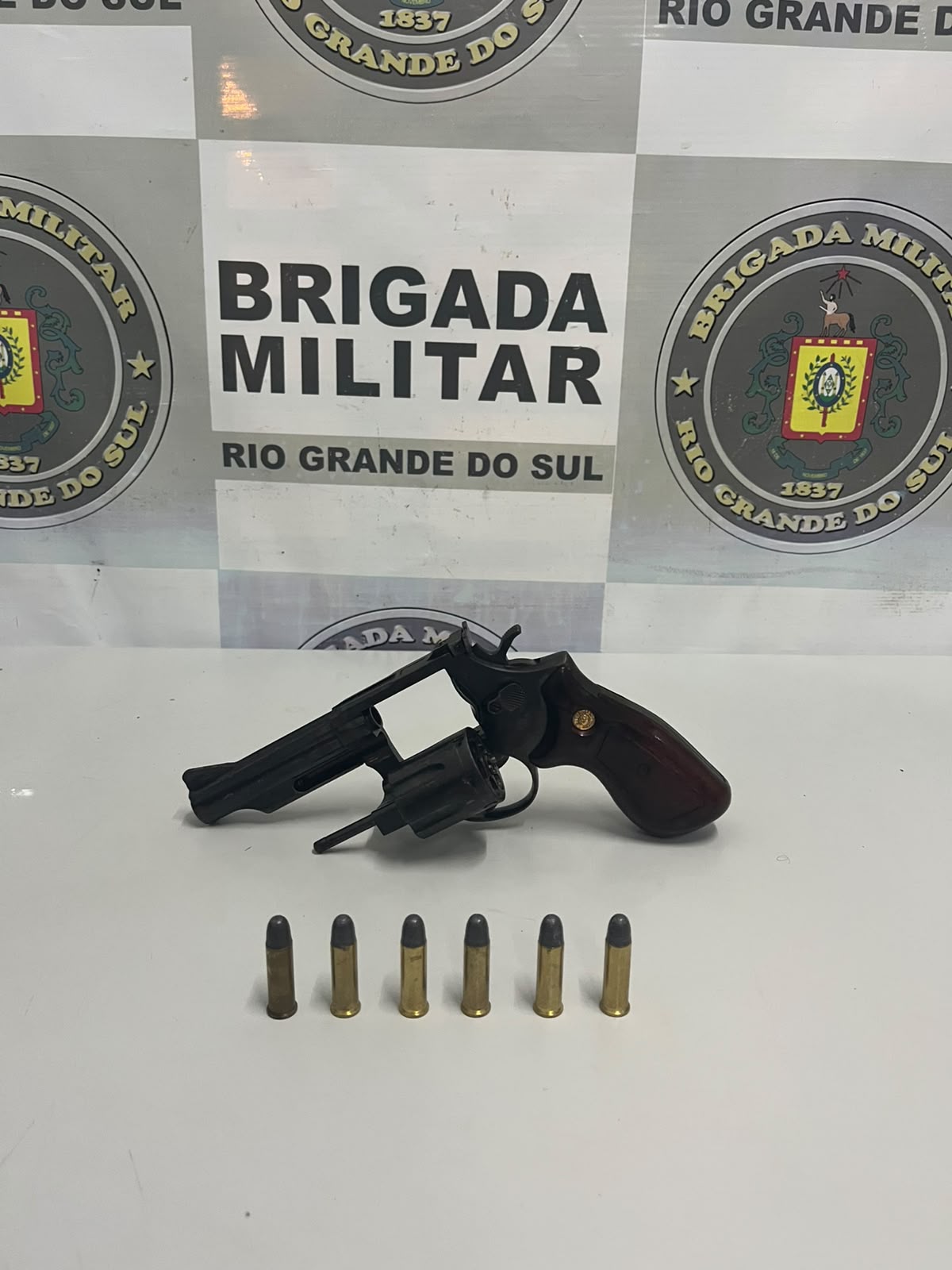 Homem é preso por porte ilegal de arma de fogo em Caxias do Sul