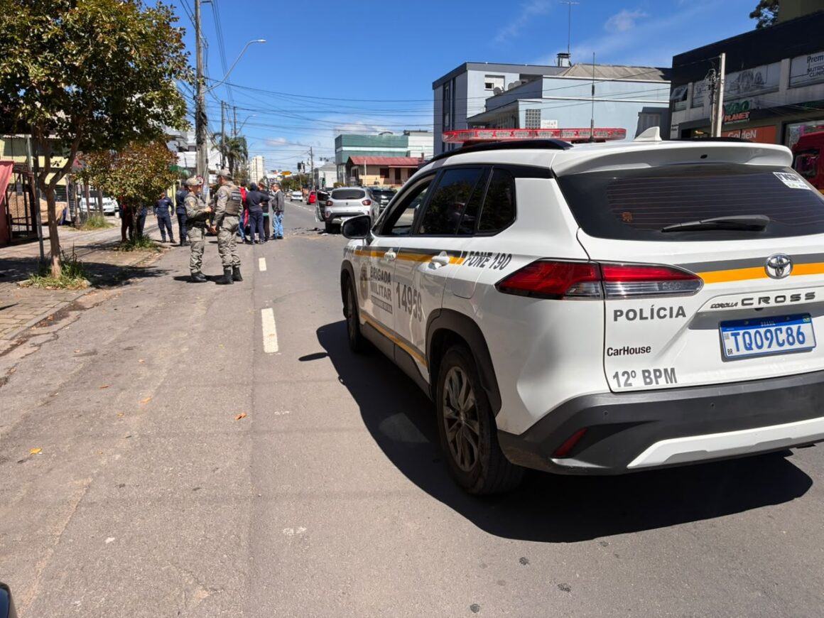 Mulher fica ferida em acidente no bairro Cruzeiro, em Caxias do Sul