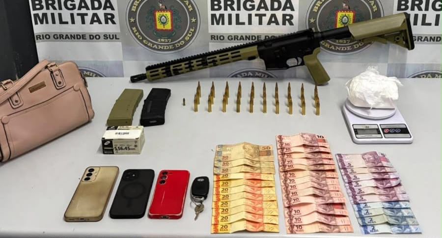 Três pessoas são presas com fuzil e cocaína na BR-116 em Caxias do Sul