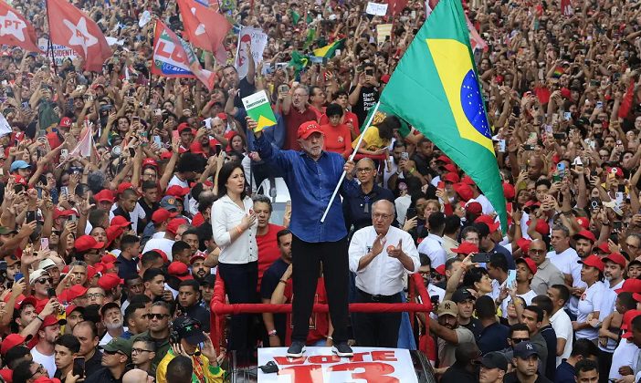 Luiz Inácio Lula da Silva é reeleito presidente da República no segundo turno das eleições - Radio Caxias FM